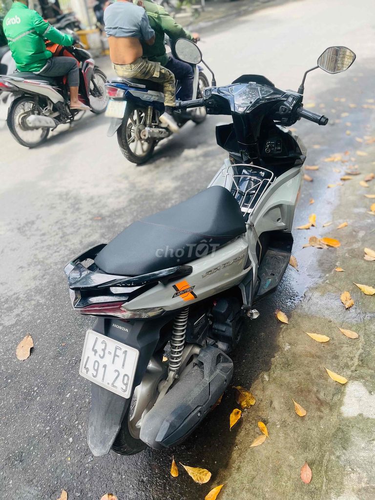 Honda Air Blade 2017 màu Xám. Mua bán Xe máy tại Quận Liên Chiểu Đà Nẵng được đăng bởi Xe Máy Cũ Duy Đạt  66 Nguyễn Khuyến hình 7