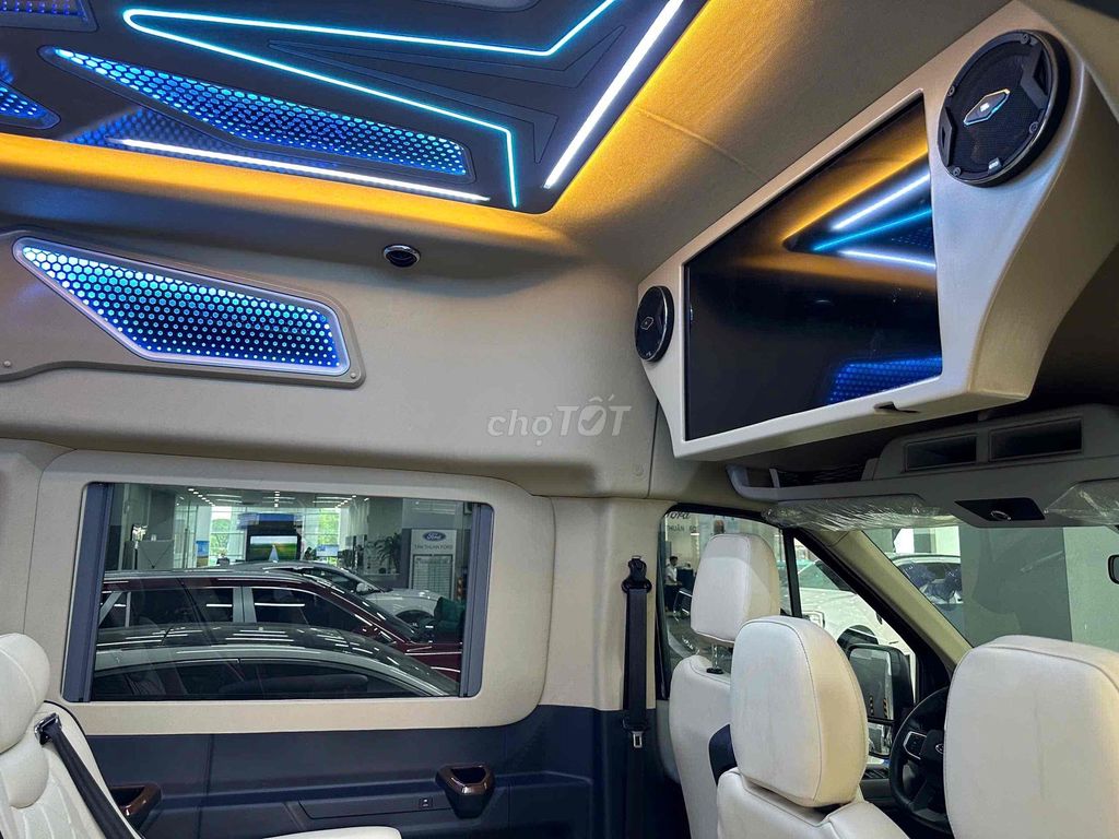 Ford Transit Limousine 10S mới 100% sẵn giao ngay. Mua bán Ô tô tại Quận 7 Tp Hồ Chí Minh được đăng bởi FORD chính hãng HCM  hình 1