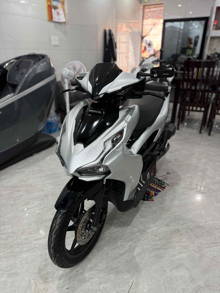 Honda Air Blade 125 серебристо-черный