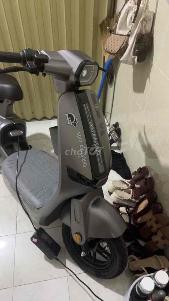Xe máy điện Christian Dior màu xám mới 99%. Mua bán Xe điện tại Thành phố Thủ Dầu Một Bình Dương được đăng bởi Tú Tú 火火 hình 3