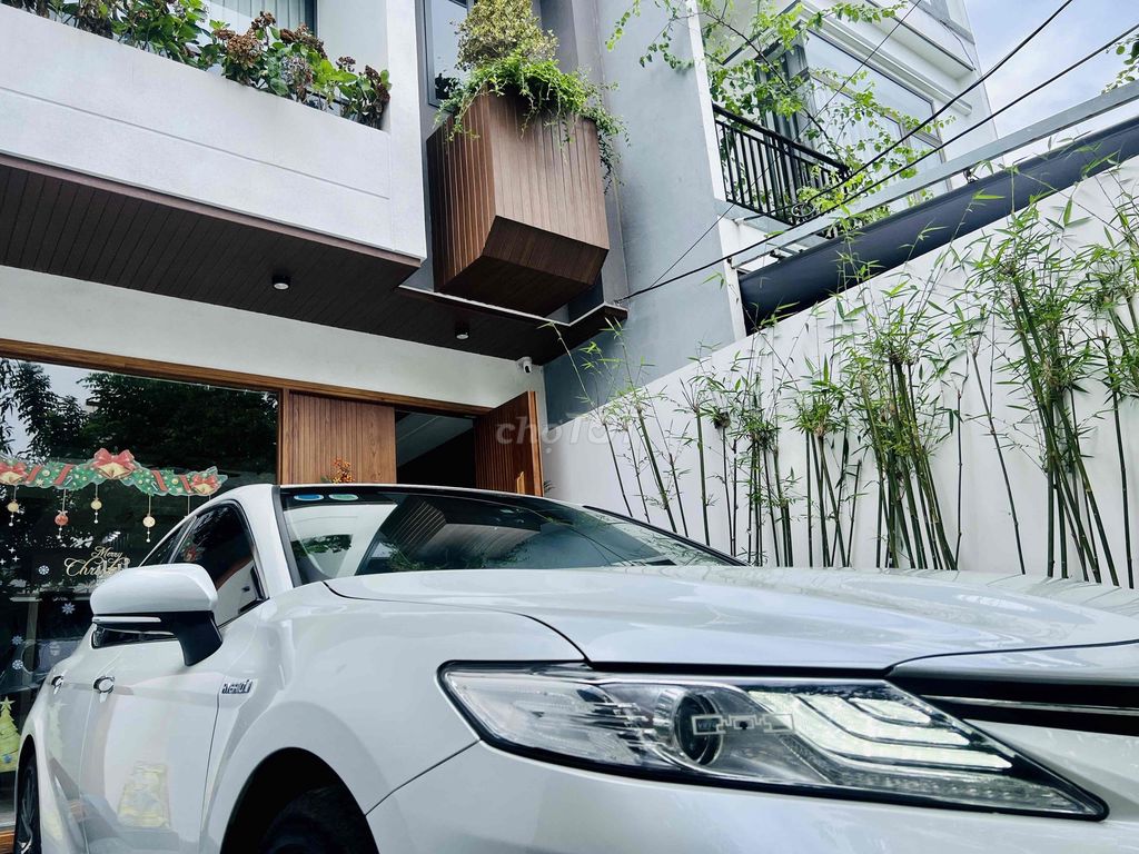 Toyota Camry Hybrid 2022 Trắng 21625 km. Mua bán Ô tô tại Quận Cẩm Lệ Đà Nẵng được đăng bởi USER CAR 1990 hình 2