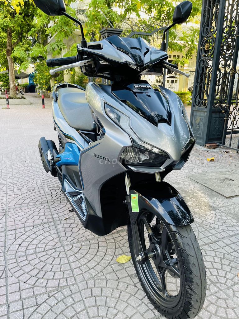 Оригинальная красота Honda Airblade 125 2023 Серый цинк
