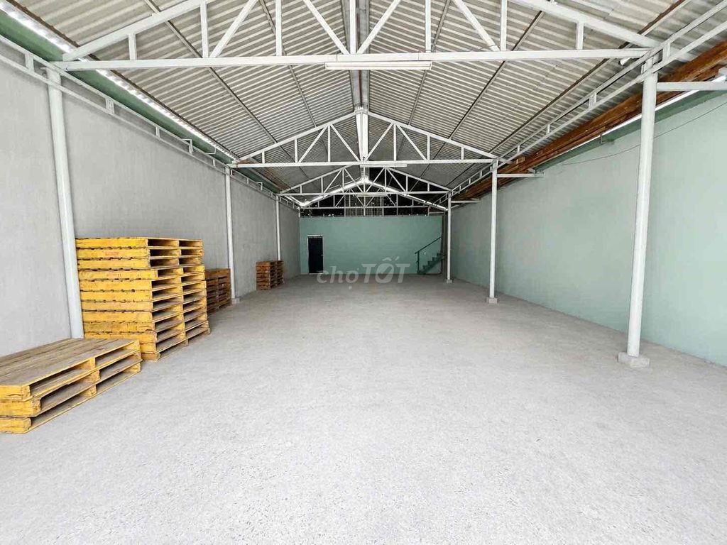 cho thuê kho kết hợp sân bãi rộng giá thuê hợp lý