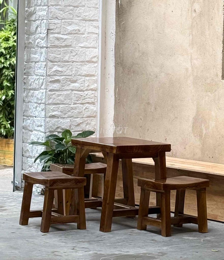 Thanh lý bộ bàn ghế chân Khối gỗ Thông. Mua bán Bàn ghế tại Quận Gò Vấp Tp Hồ Chí Minh được đăng bởi Thanh Nam Nguyễn hình 1