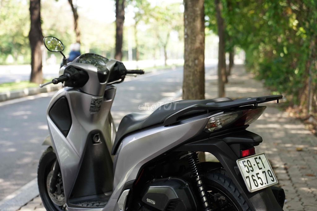 🥰🙂 HONDA SH50I BẢN ABS 2017 BIỂN SG 765 79. Mua bán Xe máy tại Thành phố Thủ Đức Tp Hồ Chí Minh được đăng bởi Thi Moto Thủ Đức hình 6