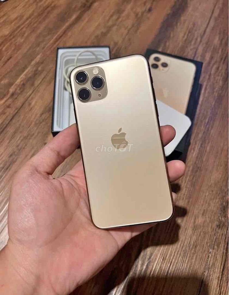 iphone 11 ProMax 256gb vàng zin đẹp còn BH gần 8th