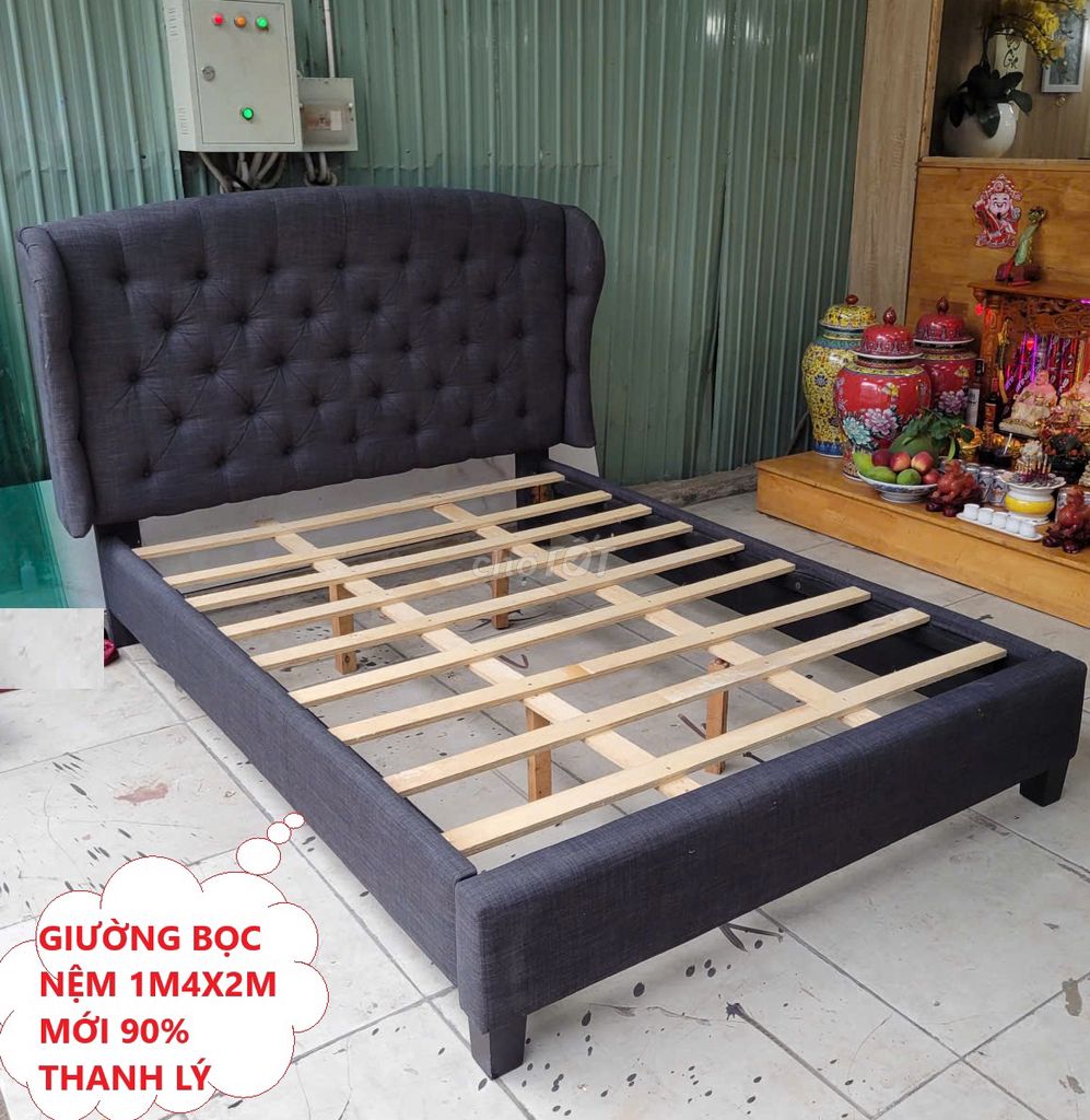 Giường bọc nệm khung gỗ vải xám 1m4x2m mới 90%. Mua bán Giường, chăn ga gối nệm tại Quận Gò Vấp Tp Hồ Chí Minh được đăng bởi PHÚ NHÀN NỘI THẤT THANH LÝ SÀI GÒN hình 1