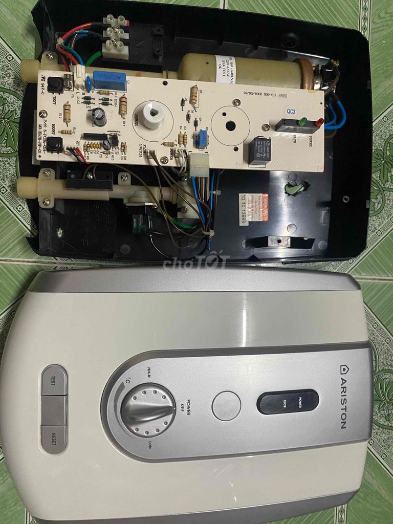 Bình nóng lạnh Ariston Trắng xám. Mua bán Thiết bị vệ sinh, nhà tắm tại Quận Gò Vấp Tp Hồ Chí Minh được đăng bởi Thành 18t hình 1