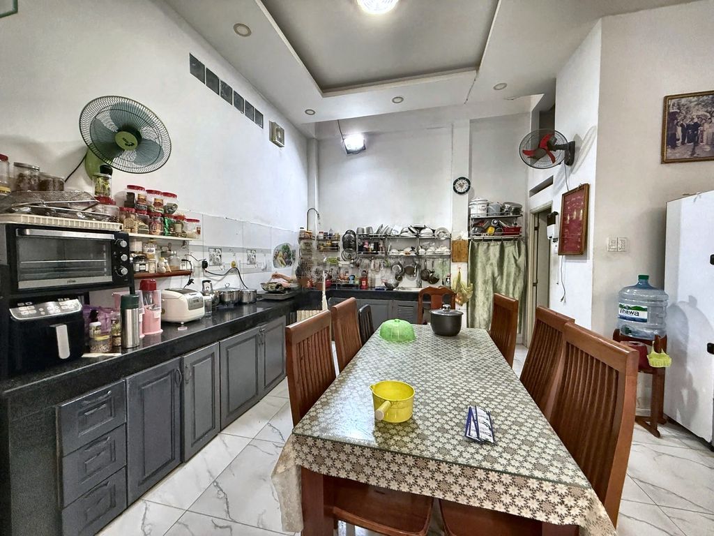 Рядом с рынком Ханг Тхонг Тай - Ширина 6.6М - 93М² - 3 Этажа - Куанг Чунг