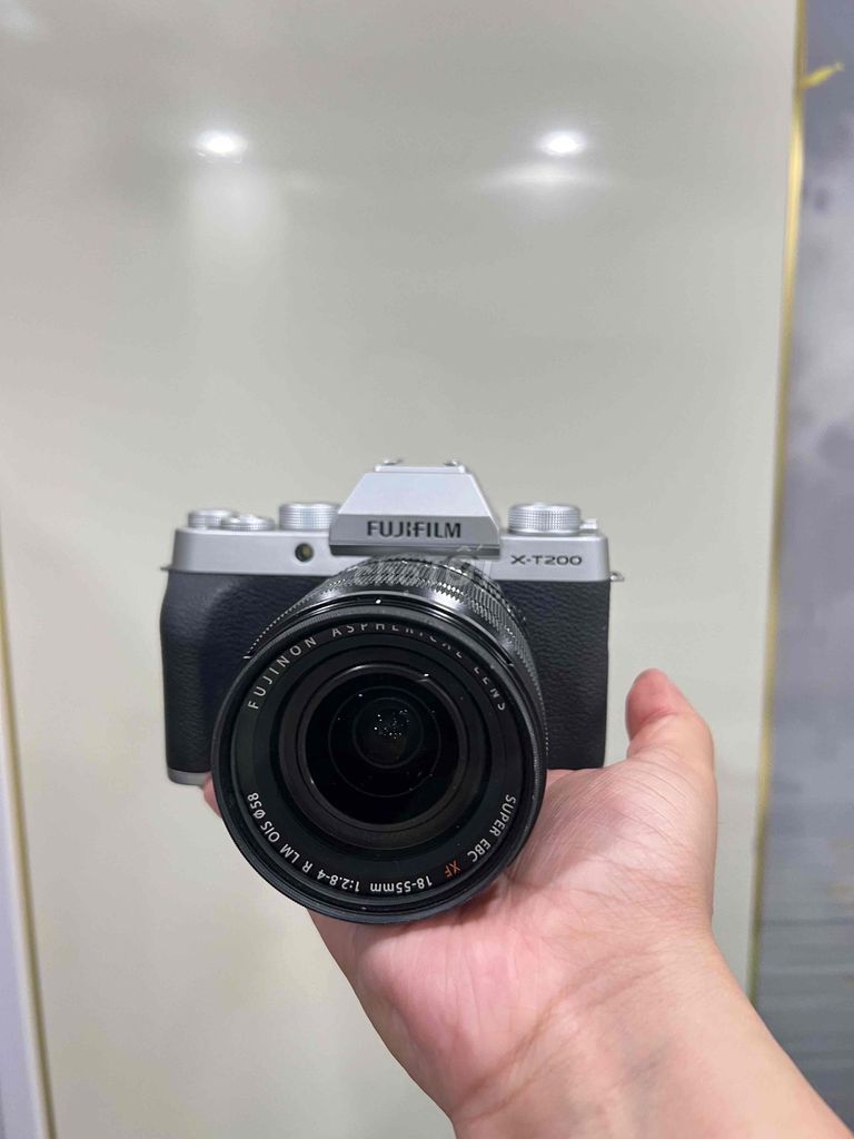 cần bán fujifilm xt200 lens 18-55. Mua bán Máy ảnh, Máy quay tại Quận Gò Vấp Tp Hồ Chí Minh được đăng bởi Long Pham hình 1