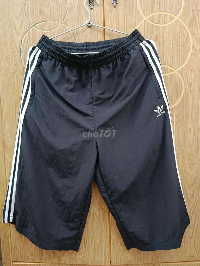 Quần short Adidas vải dù đen size L. Mua bán Quần áo tại Thành phố Buôn Ma Thuột Đắk Lắk được đăng bởi Y Tâm hình 1