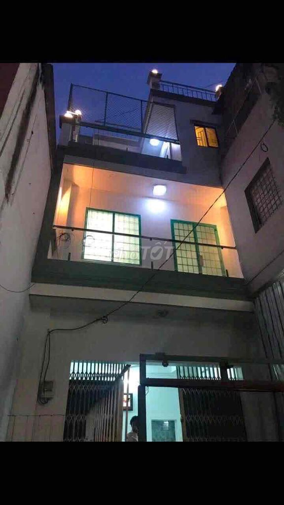 Аренда · 4 комн. · 35 м² · Quận 10, ул. Đường Hòa Hưng