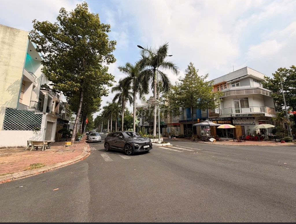 Bán lỗ nhà 3 tầng ngay MT Đường Số 12 KDC Hiệp Thành 3 - Thủ Dầu Một