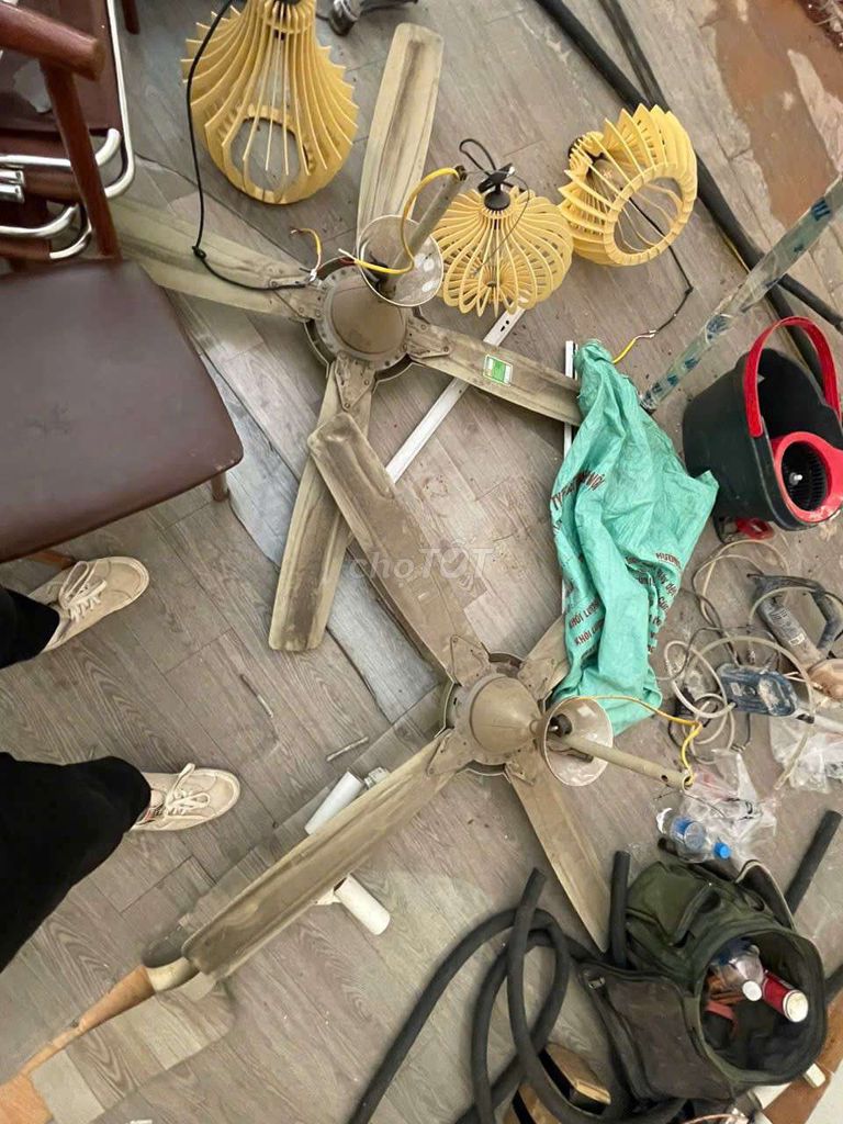 Quạt trần Kim loại Gỗ Nâu Hiện đại. Mua bán Quạt tại Quận Bắc Từ Liêm Hà Nội được đăng bởi Khiên Nguyễn hình 1