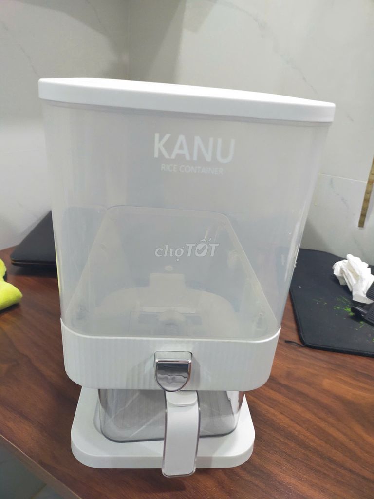 Thùng đựng gạo Kanu 5kg Trắng đã xài. Mua bán Dụng cụ nhà bếp tại Quận 4 Tp Hồ Chí Minh được đăng bởi Tuấn hình 1