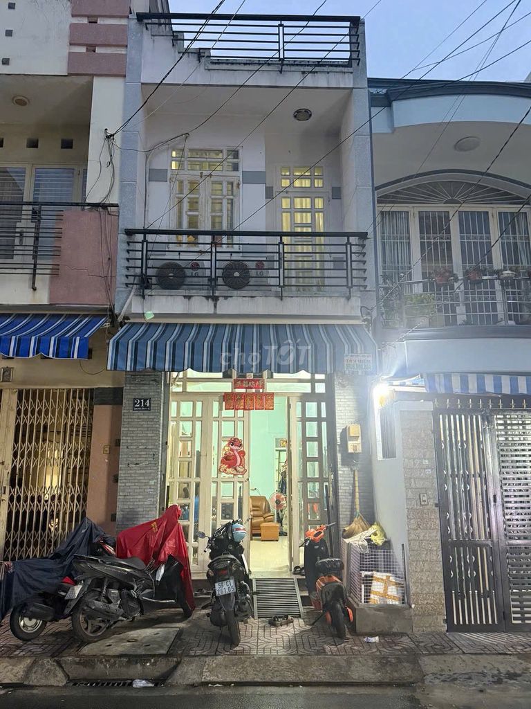 Ban nhà