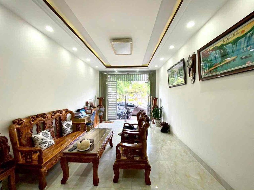 Cho thuê nhà nguyên căn 4 tầng KĐT Hà Quang 2. có 4PN, 4WC. Đường 8m