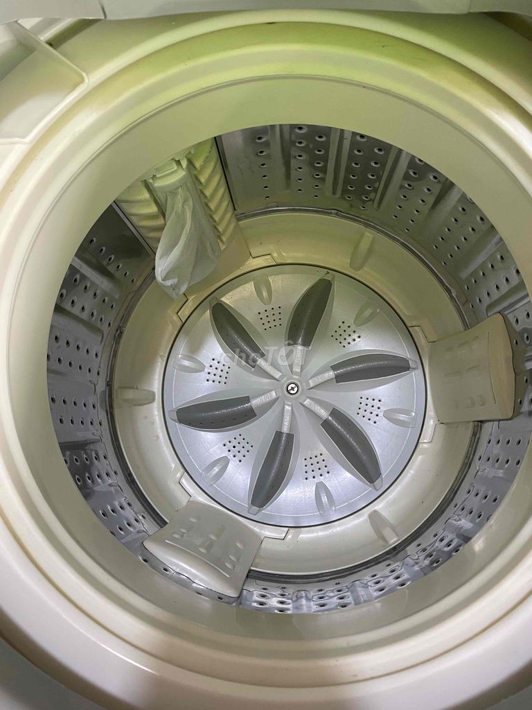 máy giặt sanyo 7,5kg mới 90% màu vàng xậm tối