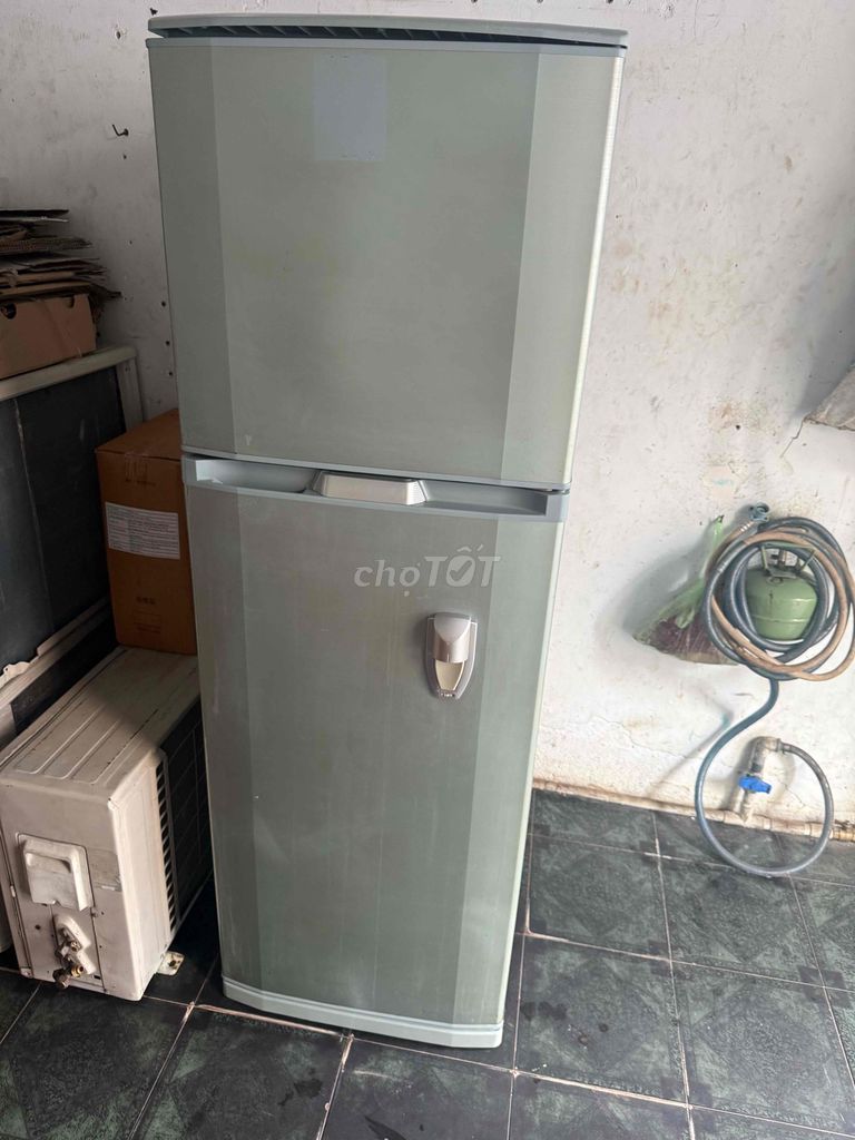 Tủ lạnh Hitachi 220 lít. Mua bán Tủ lạnh tại Quận Tân Bình Tp Hồ Chí Minh được đăng bởi Điện lạnh Chí Linh hình 1