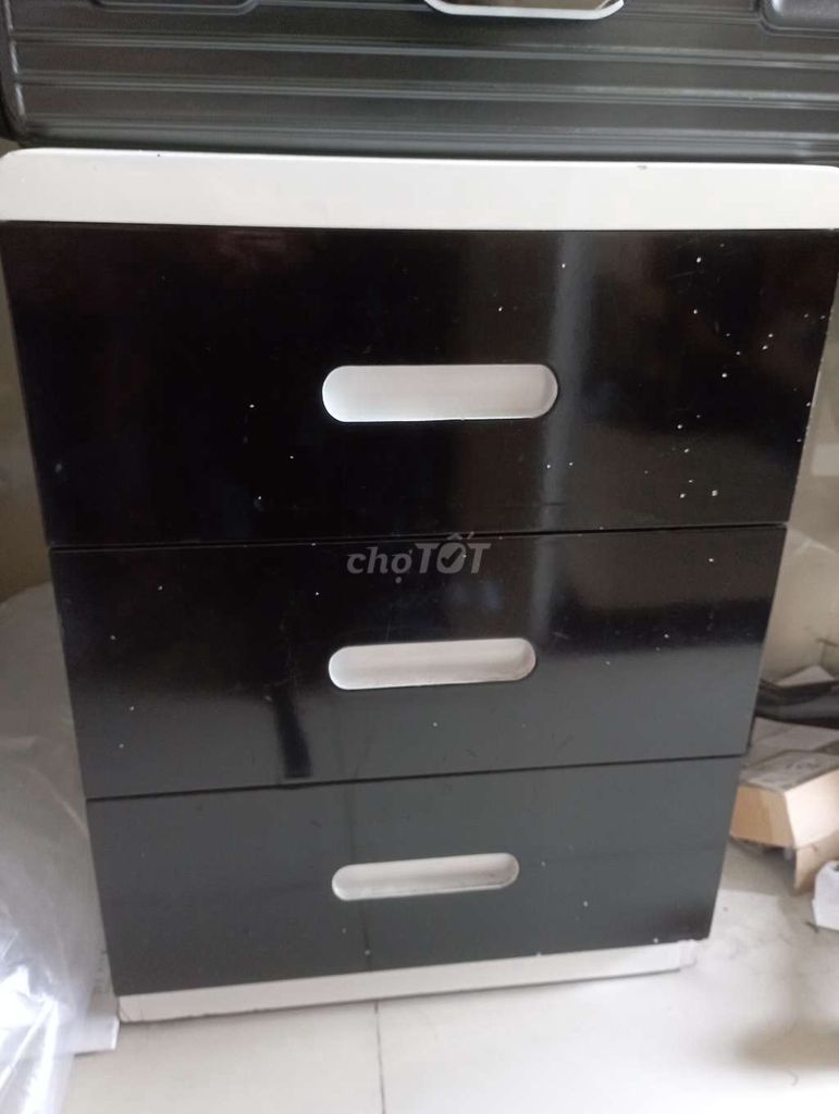 Tủ đầu giường gỗ Đen Trắng 80x60cm. Mua bán Tủ, kệ gia đình tại Quận 8 Tp Hồ Chí Minh được đăng bởi Tùng Lê hình 1