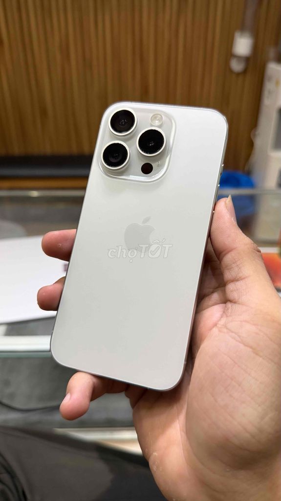 Apple iPhone 15 Pro 128GB Trắng Đã sử dụng. Mua bán Điện thoại tại Quận 10 Tp Hồ Chí Minh được đăng bởi Le Tuan hình 1