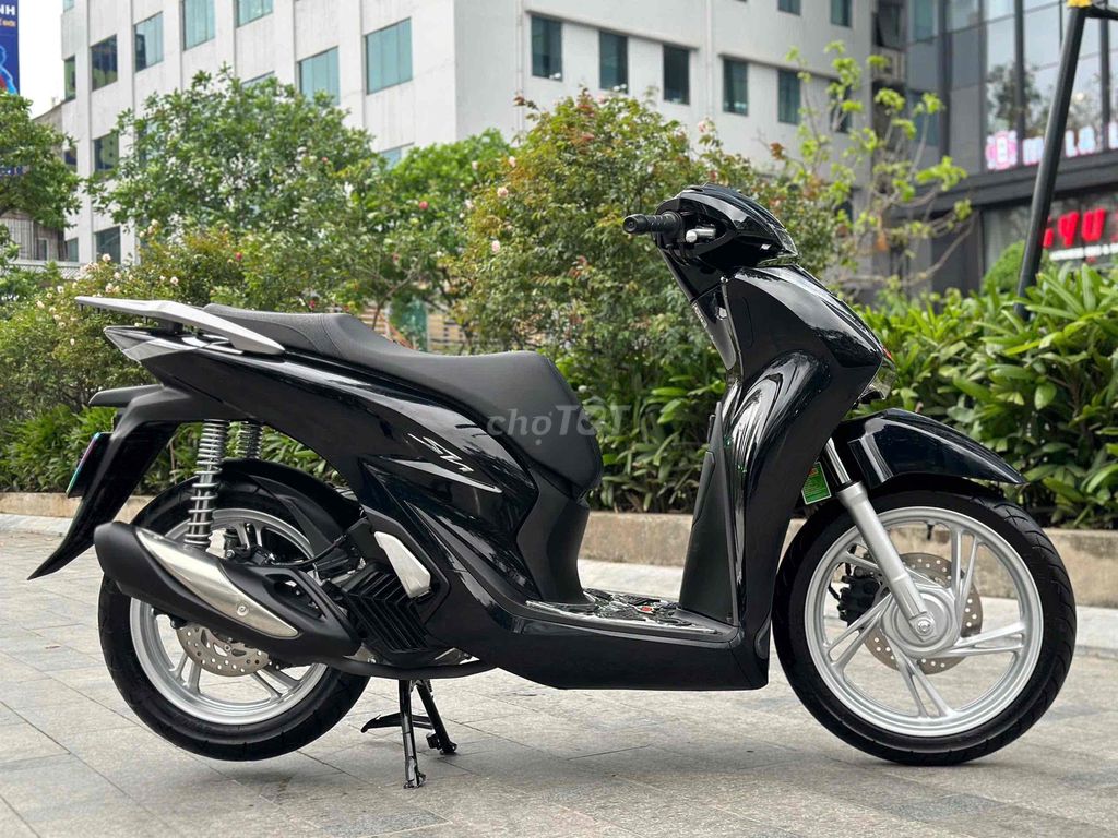 SH 125 CBS cuối 2024 màu đen quá mới đẹp xuất sắc. Mua bán Xe máy tại Quận Đống Đa Hà Nội được đăng bởi Xe Máy Vượng Trung hình 5