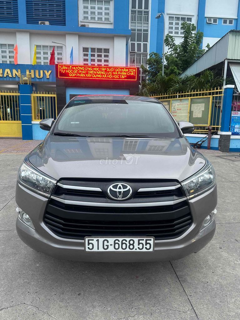 cần bán TOYOTA INNOVA 2.0E màu nâu sx 08/2018