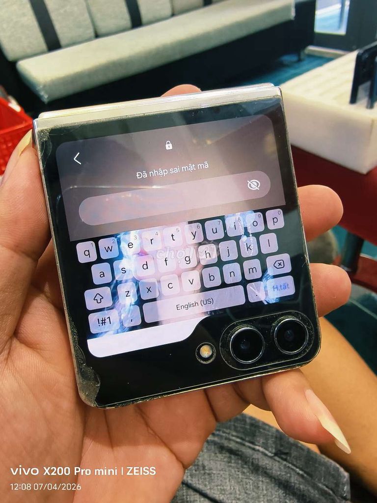 Samsung Galaxy Z Flip 5 Trắng Đã sử dụng. Mua bán Điện thoại tại Quận Tân Bình Tp Hồ Chí Minh được đăng bởi Táo Bán Lổ hình 1