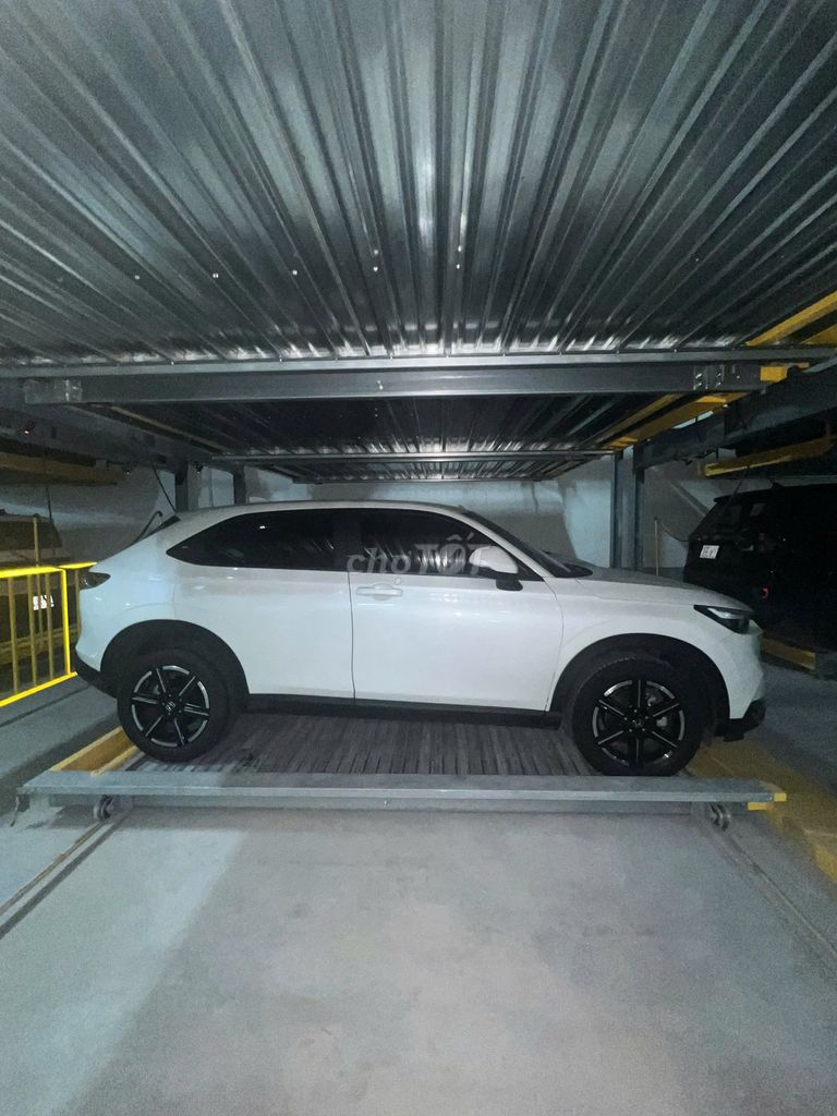 Honda HR-V 2023 L - 9000 km. Mua bán Ô tô tại Thành phố Dĩ An Bình Dương được đăng bởi Hồng hình 2