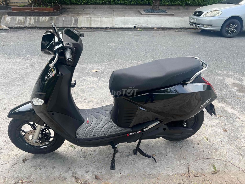 Электрический скутер VinFast Vero X, черный, 600 км
