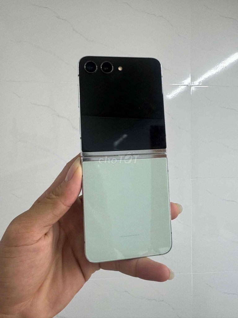 Samsung Zflip 5 8/128 chính hãng. Mua bán Điện thoại tại Quận Hải Châu Đà Nẵng được đăng bởi Vsmart Thu Mua Điện Thoại Laptop  hình 1