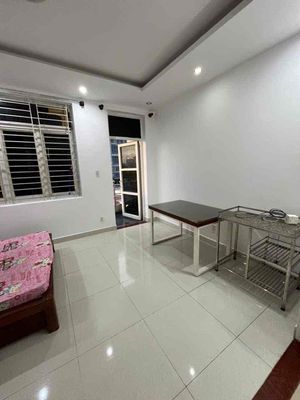 Аренда · 1 комн. · 25 м² · Quận 7, ул. Đường Phạm Hữu Lầu