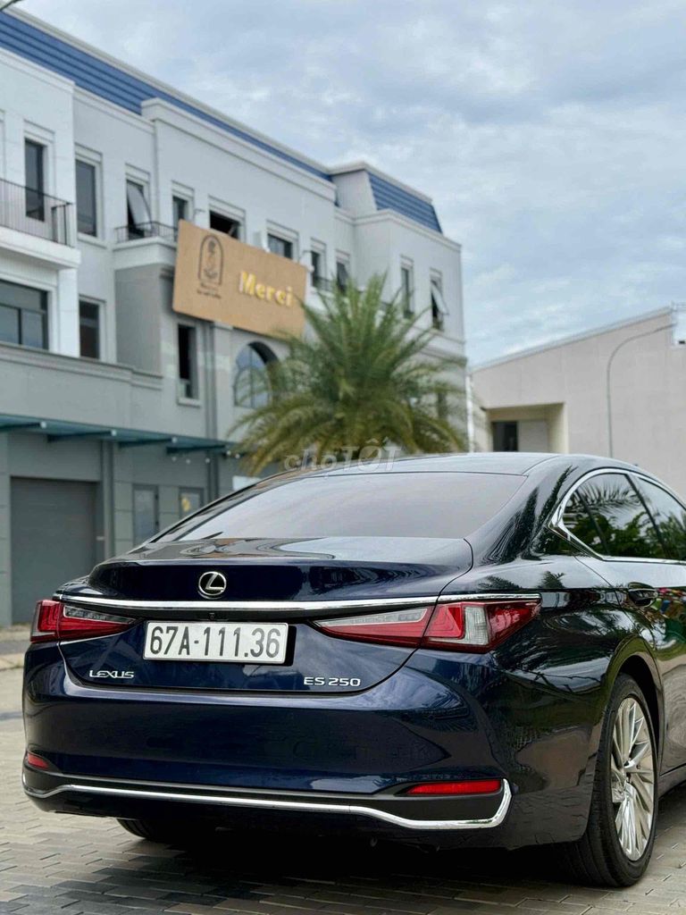 LEXUS ES250 2018 NHẬP NHẬT - 27000km. Mua bán Ô tô tại Quận Gò Vấp Tp Hồ Chí Minh được đăng bởi Ca Thị Thanh Huệ hình 7