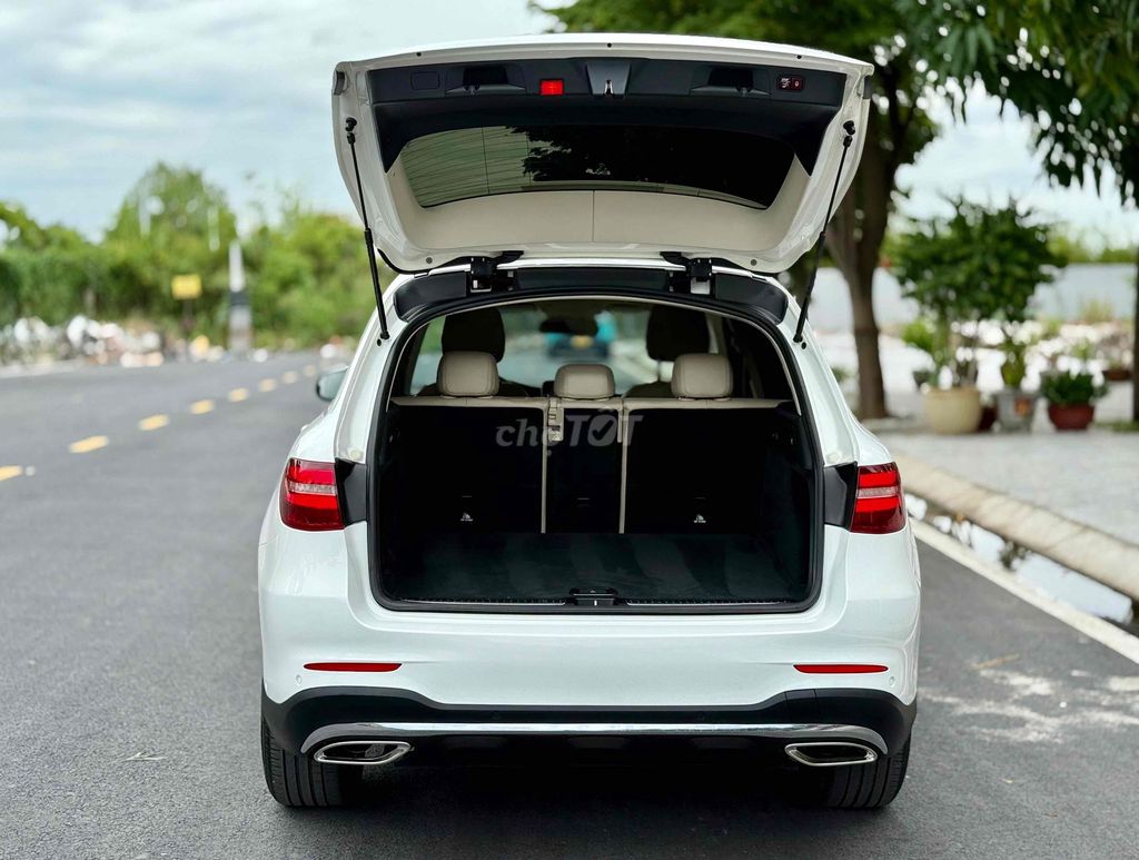 Mercedes Benz GLC Class 2018 300 4MATIC AT - 54000. Mua bán Ô tô tại Quận 6 Tp Hồ Chí Minh được đăng bởi Quang Thuận Quân hình 21