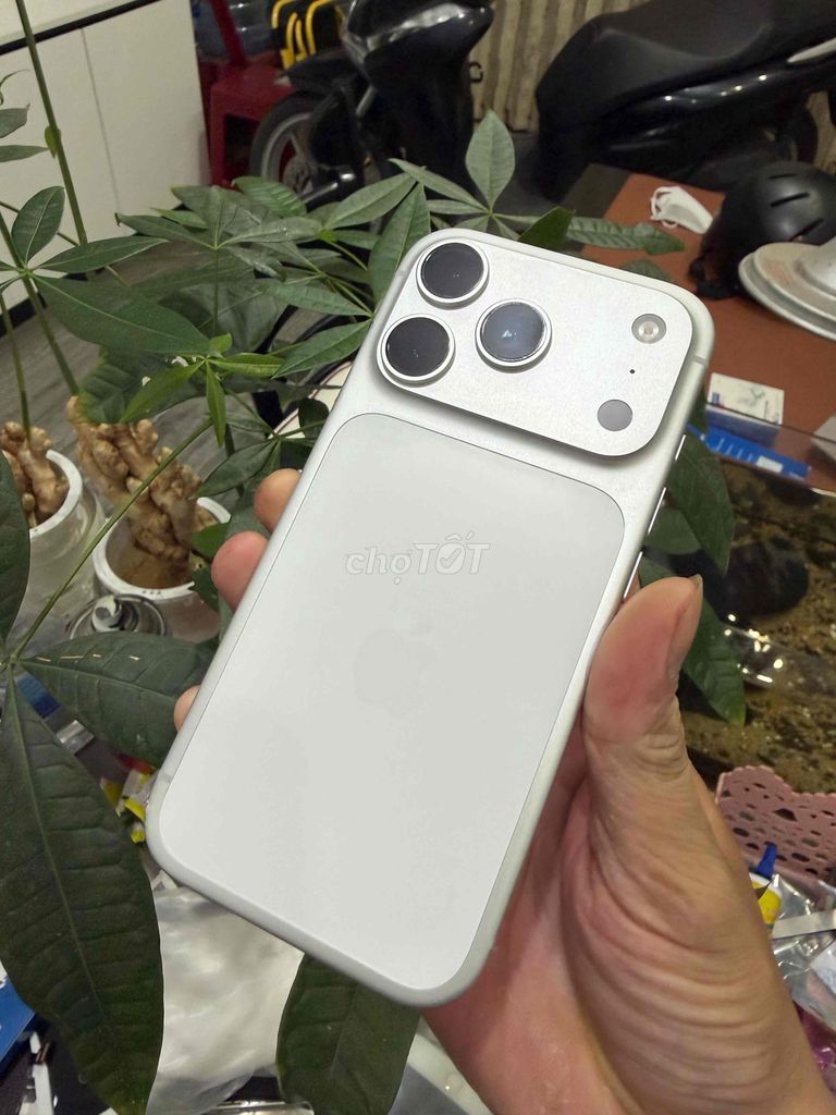 iPhone 17 Pro Bạc Zin Áp. Mua bán Điện thoại tại Quận Hải Châu Đà Nẵng được đăng bởi TH hình 1
