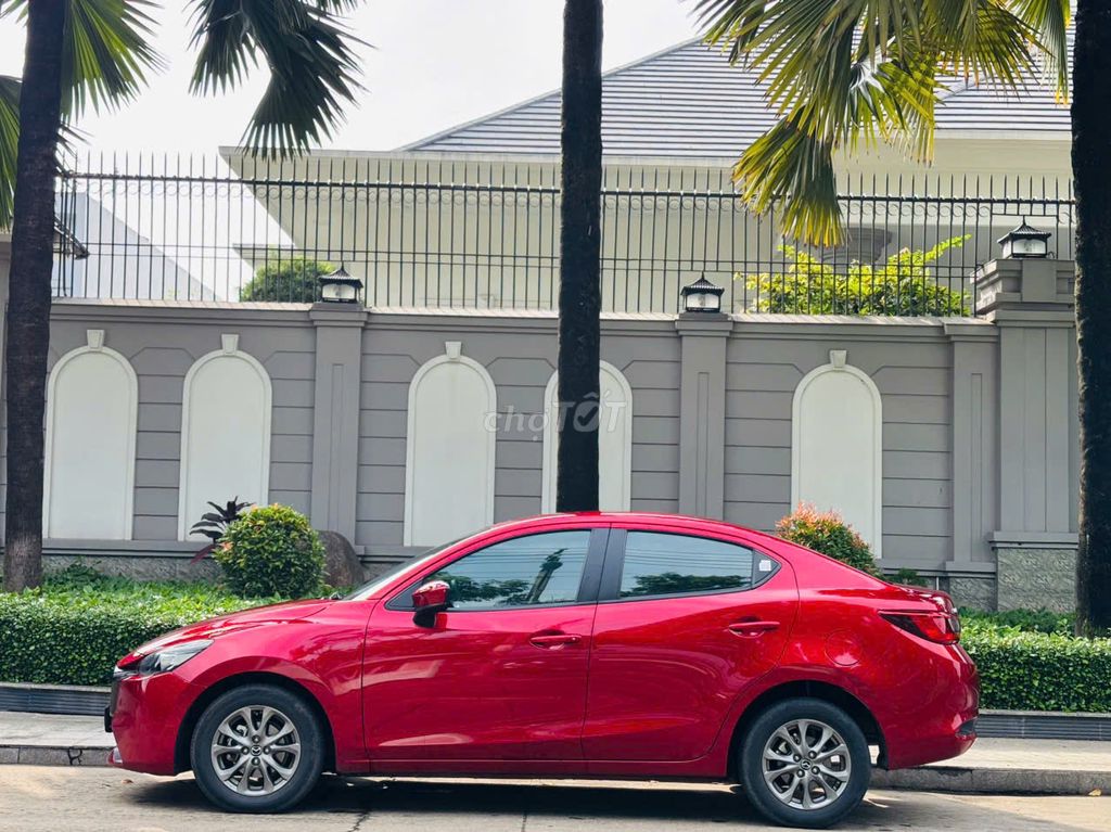 Mazda 2, 5 мест, красный цвет