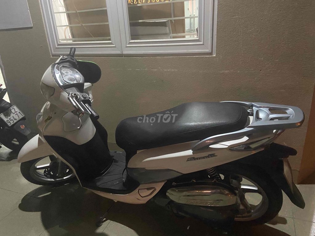 SYM Shark màu Trắng. Mua bán Xe máy tại Thành phố Thủ Đức Tp Hồ Chí Minh được đăng bởi Thu Uyên hình 3