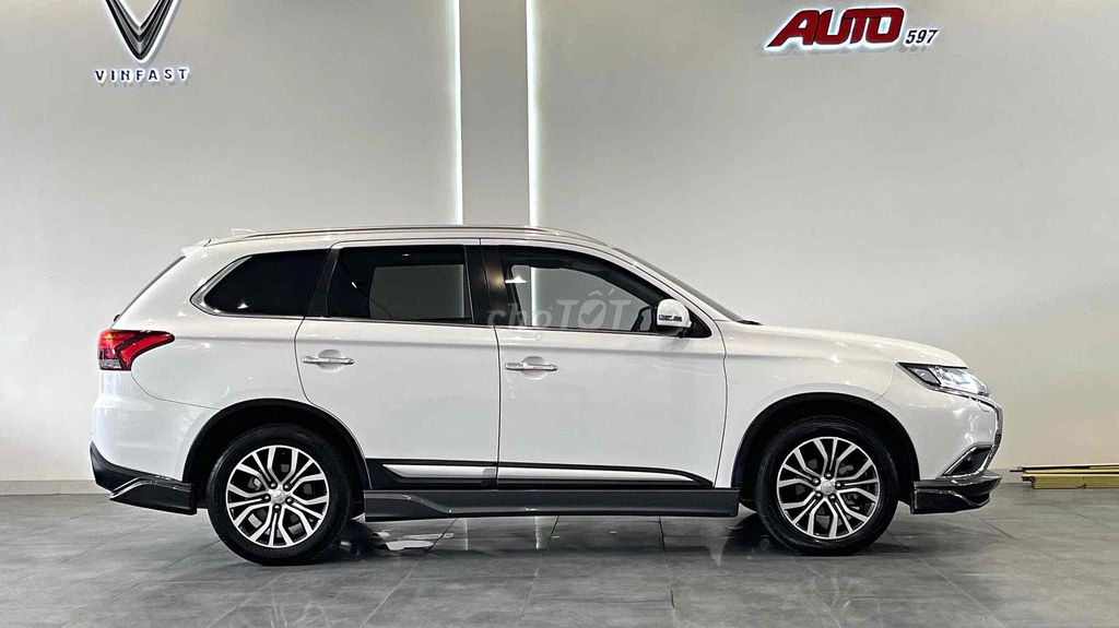 Mitsubishi Outlander Premium màu trắng. Mua bán Ô tô tại Thành phố Thái Nguyên Thái Nguyên được đăng bởi Hồng Phương Auto  Auto 597 hình 11