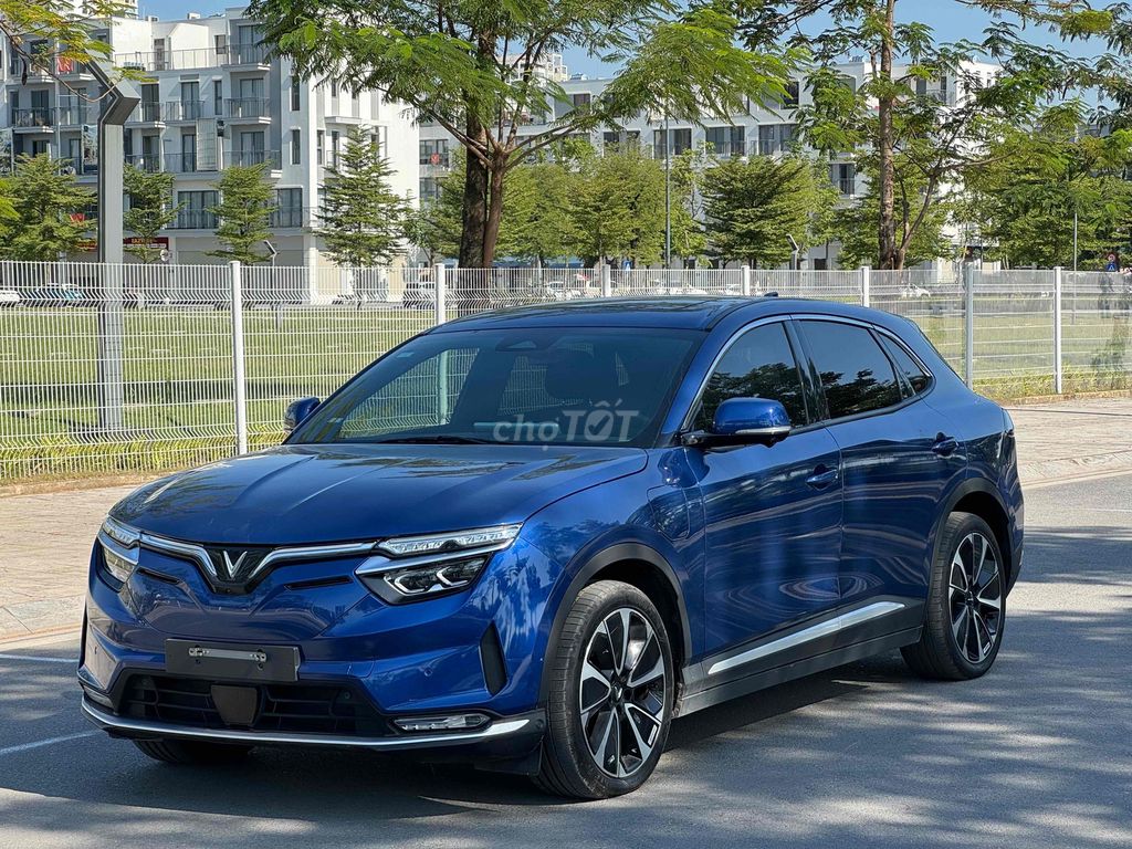 VF8 Plus 2023 с батареей SDI, скидка до 120 млн в декабре