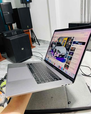 Apple Macbook Pro 15.6 inch Xám