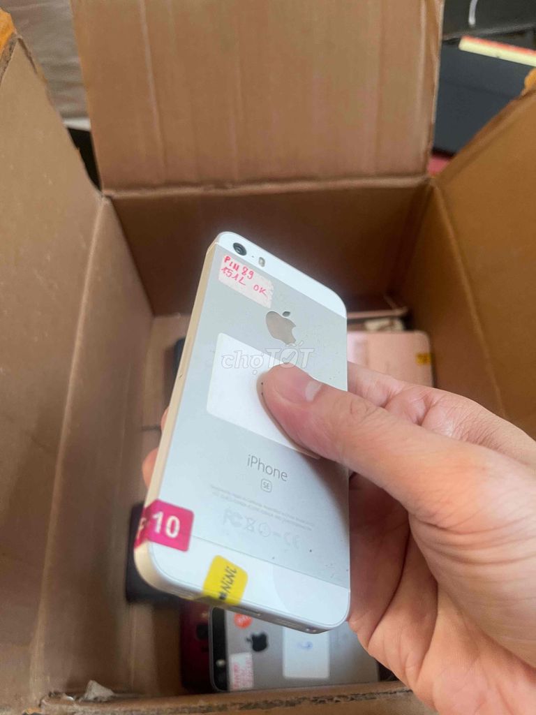 Apple iPhone 5 SE 16GB Bạc hàng sưu tầm còn 7 c. Mua bán Điện thoại tại Quận Cẩm Lệ Đà Nẵng được đăng bởi Sim Số Đại Tài hình 1