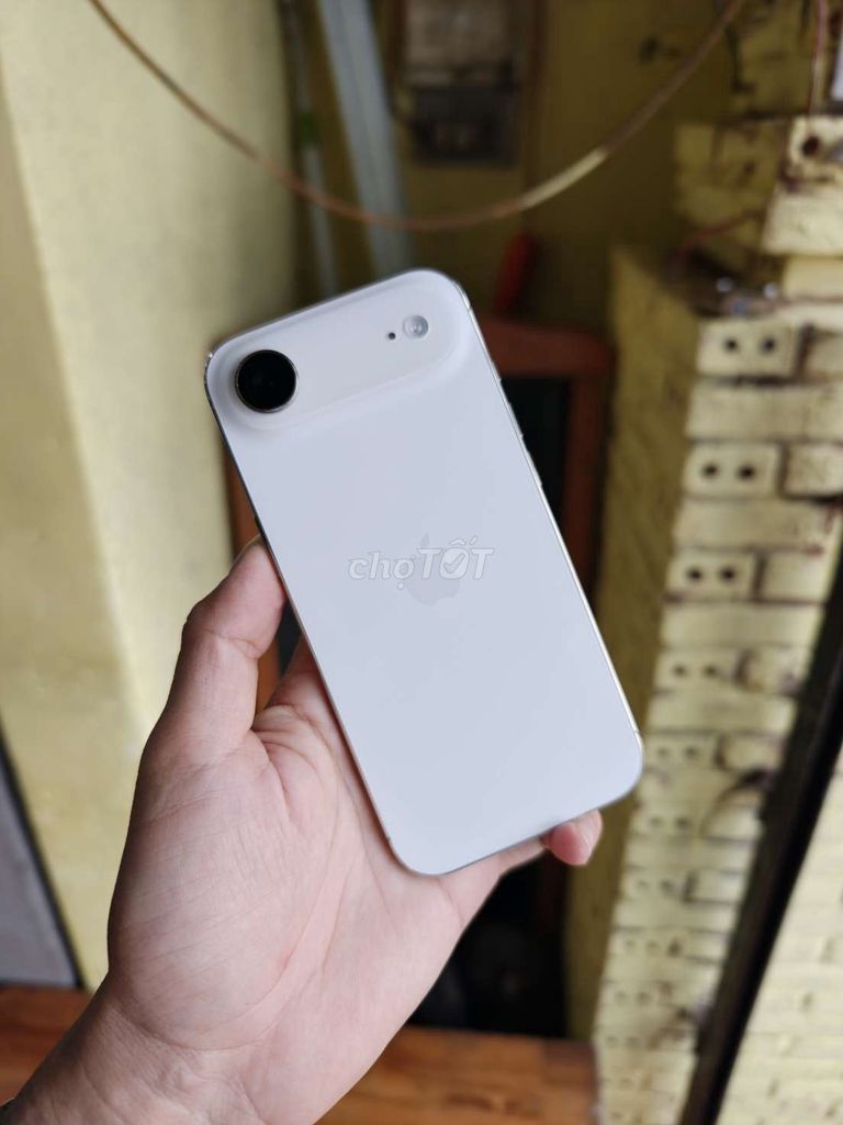iPhone 17 Air 256GB Vàng Mỹ 98%. Mua bán Điện thoại tại Thành phố Thủ Dầu Một Bình Dương được đăng bởi LakMobile  hình 1