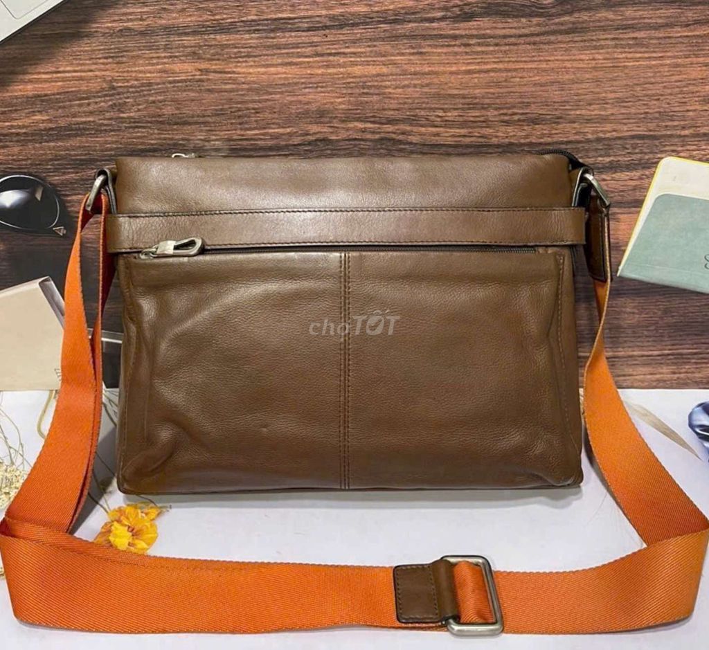 Túi đeo chéo Da bò Nâu Unisex. Mua bán Túi xách tại Quận Gò Vấp Tp Hồ Chí Minh được đăng bởi Anh Ba  Hàng hiệu tuyển Chuyên bán Online uy tín hình 1