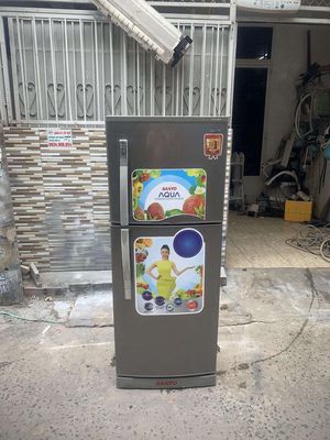 Thanh lý tủ lạnh Sanyo 250l rin chưa sửa chửa.