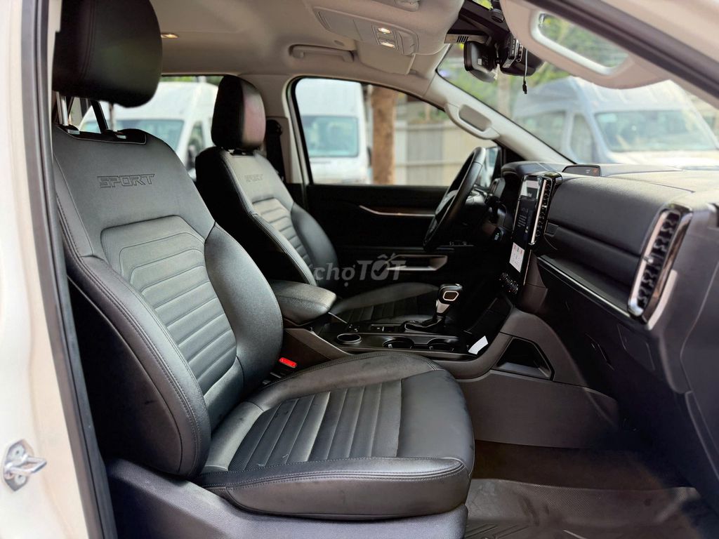 Ford Everest Sport 2024, bảo hành 2027, vay NH 75%