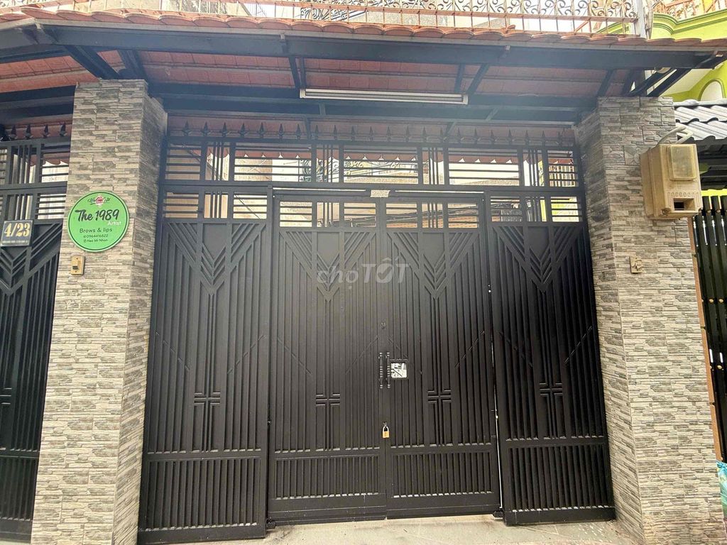 Cho Thuê Mặt Bằng hơn 60m2 Ngay ngã tư Trần Khắc Chân