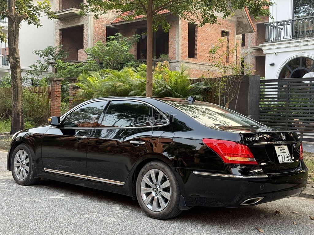 Hyundai EQUUS черный бензин V8