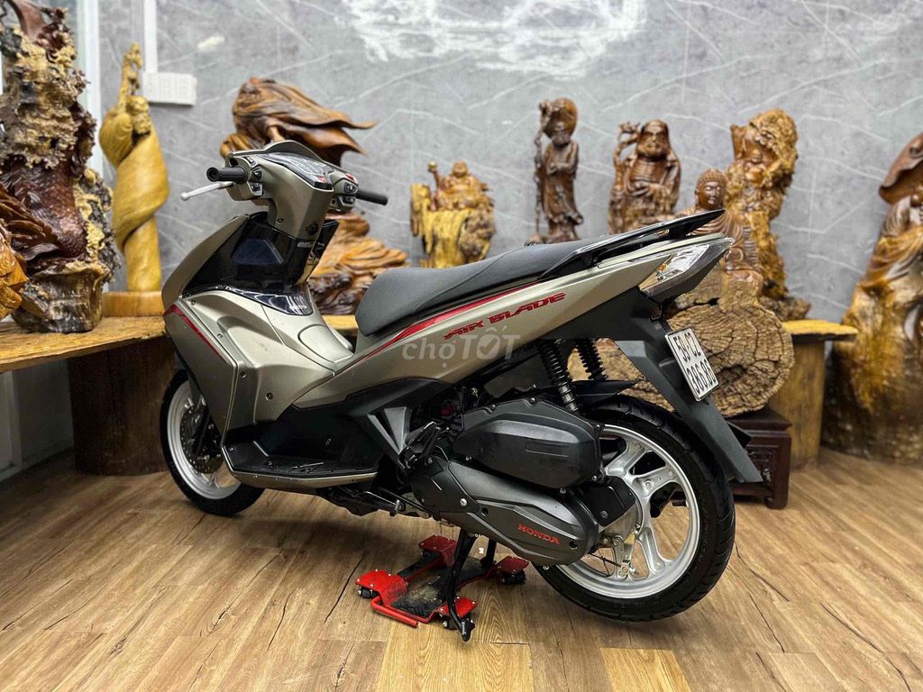 Honda Air Blade с ПТС на руках, мотор мощный и тихий