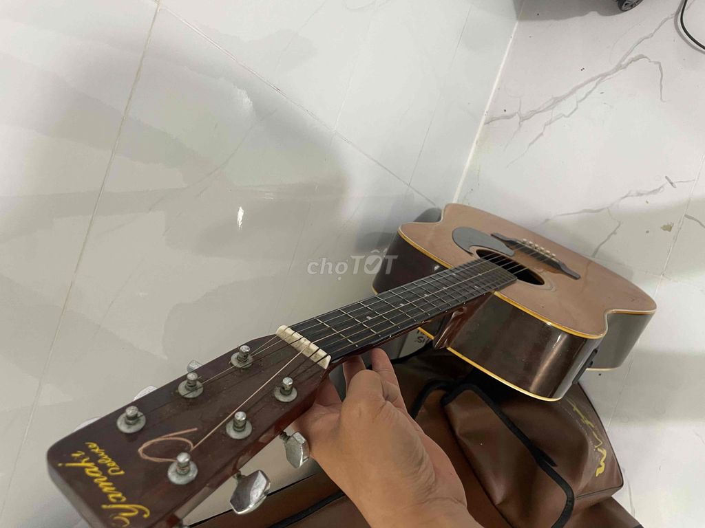 Cần bán đàn guitar nhật