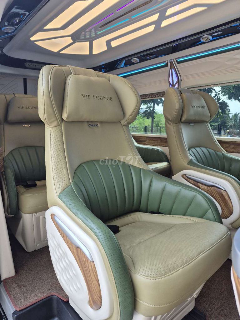 Ford Transit VIP Lounge 10 chỗ số sàn. Mua bán Phương tiện khác tại Quận Long Biên Hà Nội được đăng bởi Ngô hùng hình 19